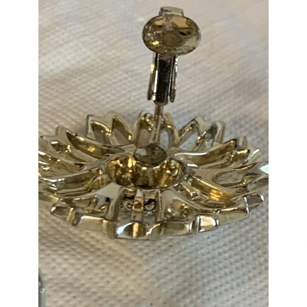 Vintage Sarah Coventry Country Daisy Gold Toned Brooch & 3 Earrings set Signed